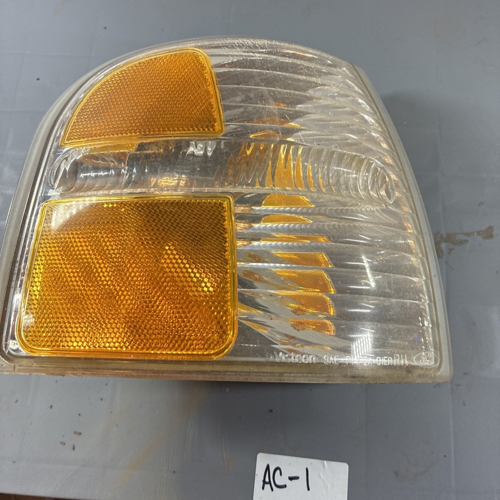 OE Ford Passenger Side Turn Signal & Parking Lamp Explorer 02-04